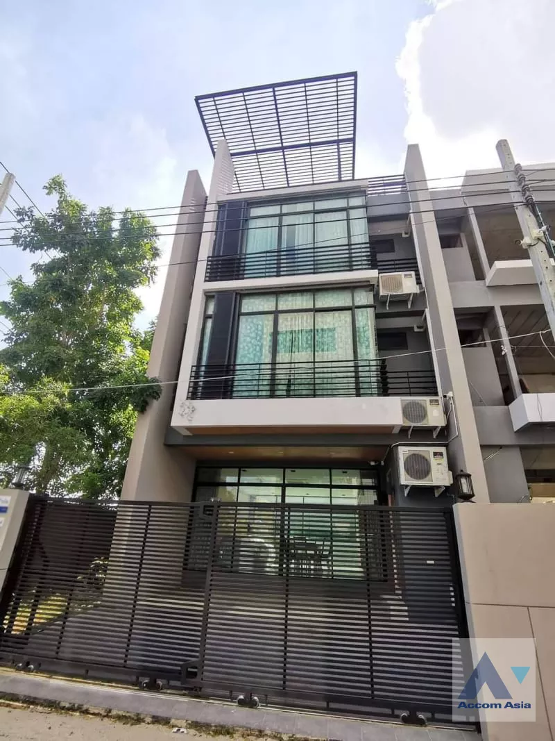  4 Bedrooms  Townhouse For Rent in ,   near BTS Bearing (AA39114)
