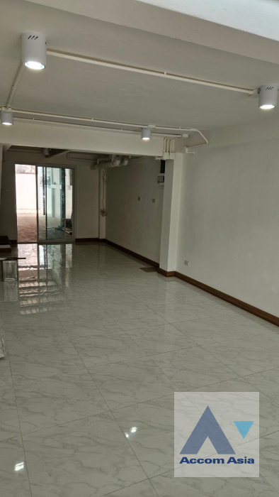 Home Office |  2 Bedrooms  Townhouse For Rent in Sukhumvit, Bangkok  near BTS Udomsuk (AA39115)