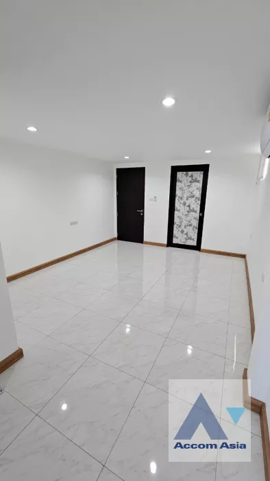 Home Office |  2 Bedrooms  Townhouse For Rent in Sukhumvit, Bangkok  near BTS Udomsuk (AA39115)
