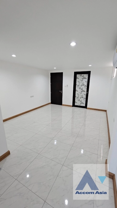 4  2 br Townhouse for rent and sale in Sukhumvit ,Bangkok BTS Udomsuk AA39115