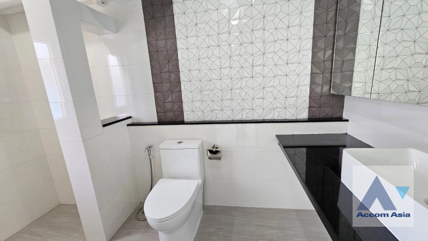 12  6 br Townhouse For Rent in Sukhumvit ,Bangkok BTS Udomsuk AA39116