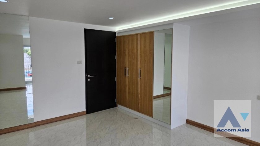 14  6 br Townhouse For Rent in Sukhumvit ,Bangkok BTS Udomsuk AA39116