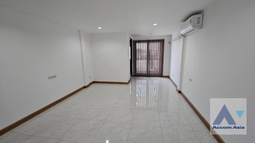 9  6 br Townhouse For Rent in Sukhumvit ,Bangkok BTS Udomsuk AA39116