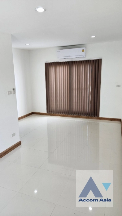 6  6 br Townhouse For Rent in Sukhumvit ,Bangkok BTS Udomsuk AA39116