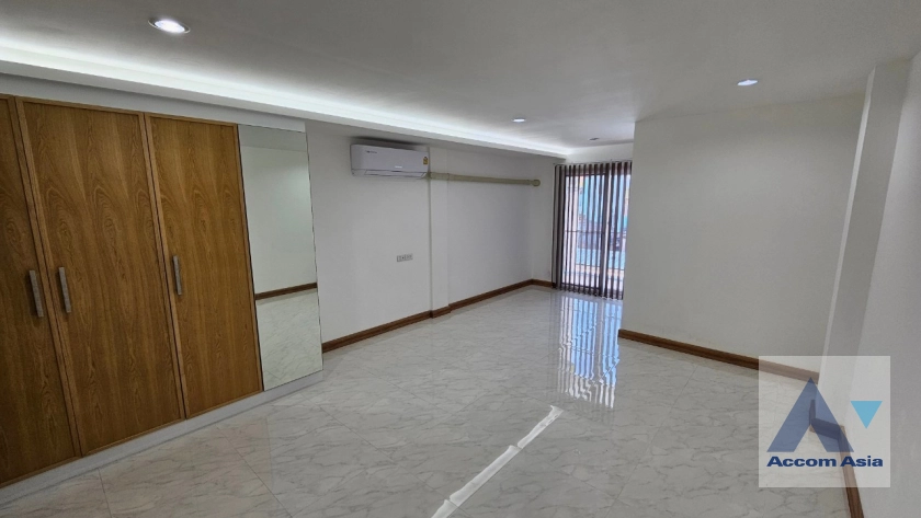 7  6 br Townhouse For Rent in Sukhumvit ,Bangkok BTS Udomsuk AA39116