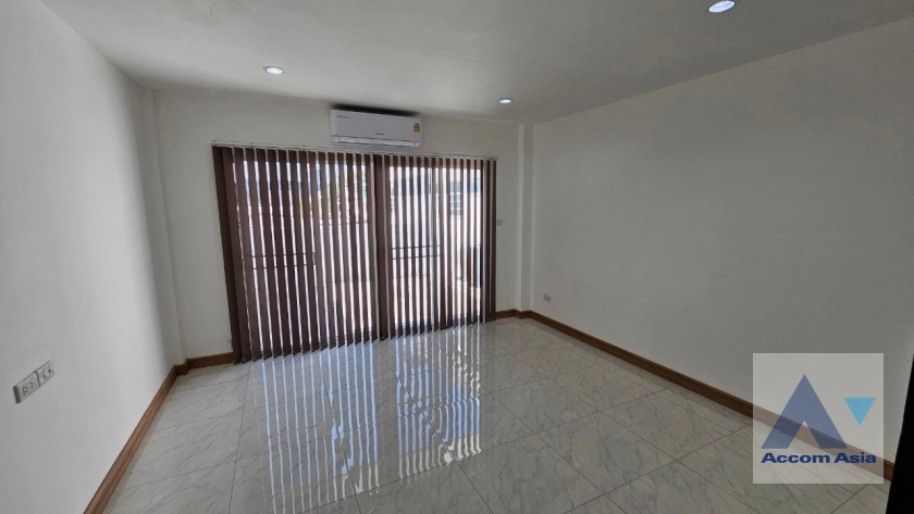 8  6 br Townhouse For Rent in Sukhumvit ,Bangkok BTS Udomsuk AA39116