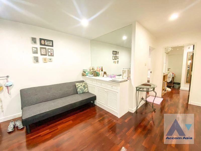  3 Bedrooms  Condominium For Sale in Sukhumvit, Bangkok  near BTS Asok - MRT Sukhumvit (AA39122)
