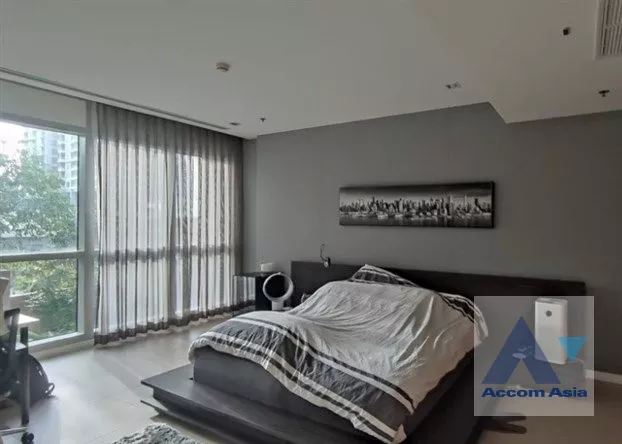 unit 3 Bedrooms  Condominium For Sale in Charoen Nakhon, Bangkok  near BTS Krung Thon Buri (AA39125)