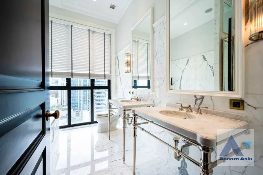 8  2 br Condominium For Sale in Ploenchit ,Bangkok BTS Ploenchit at 98 Wireless AA39128