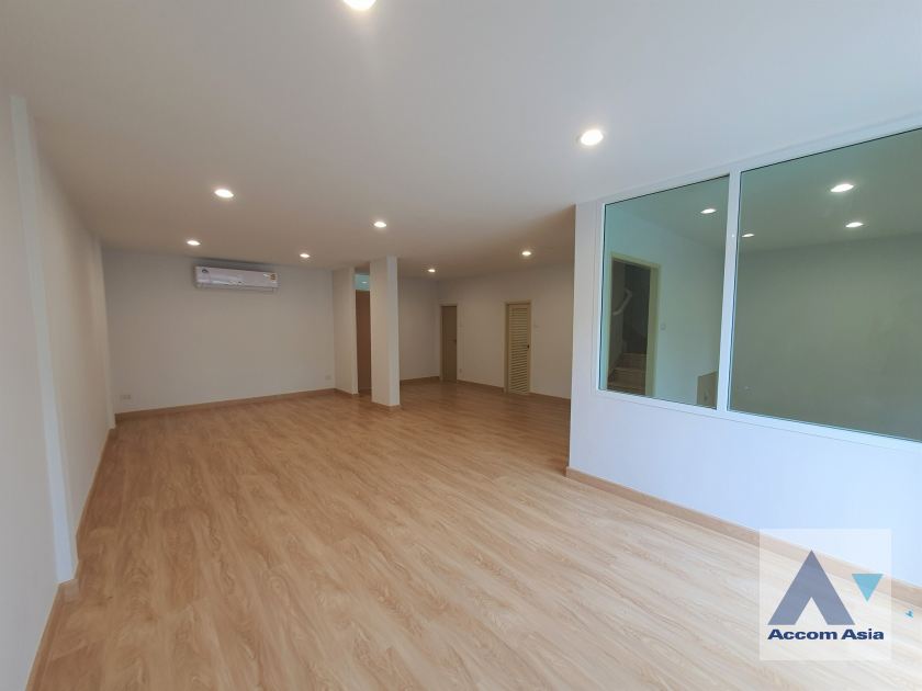 Home Office |  Townhouse For Rent & Sale in Phaholyothin, Bangkok  near BTS Ari (AA39129)