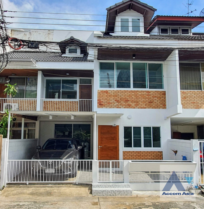 Home Office |  Townhouse For Rent & Sale in Phaholyothin, Bangkok  near BTS Ari (AA39129)