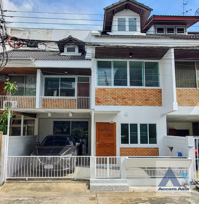 Home Office |  Townhouse For Sale in Phaholyothin, Bangkok  near BTS Ari (AA39129)