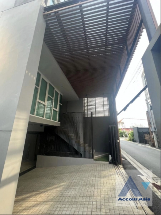  1  2 br Townhouse For Sale in Sukhumvit ,Bangkok BTS Udomsuk at HOF AA39132