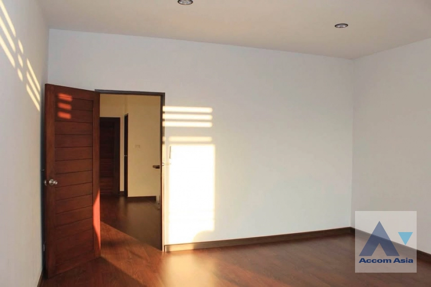 11  4 br Townhouse For Rent in Phaholyothin ,Bangkok BTS Sanam Pao AA39135