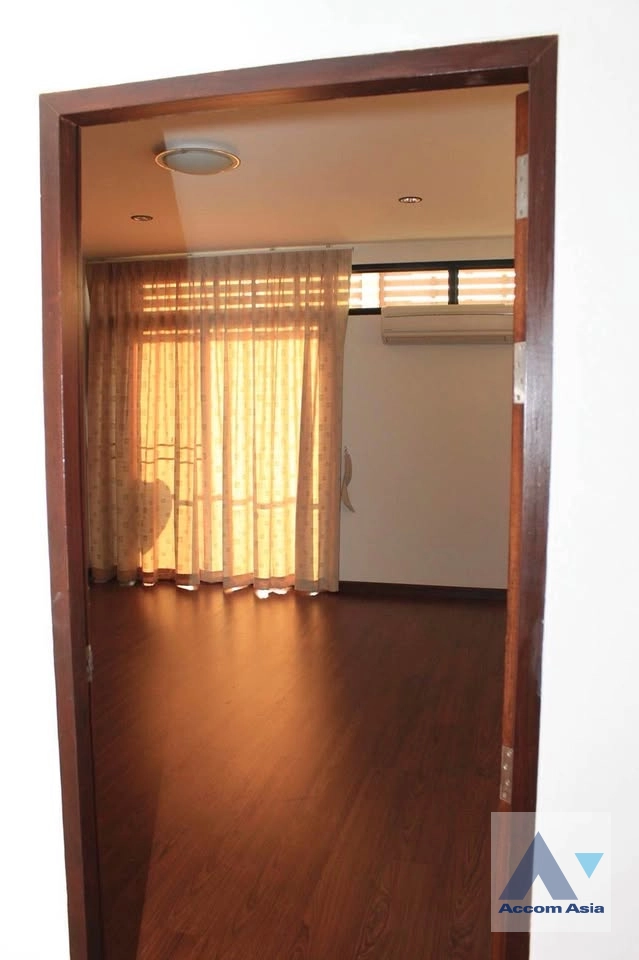 10  4 br Townhouse For Rent in Phaholyothin ,Bangkok BTS Sanam Pao AA39135
