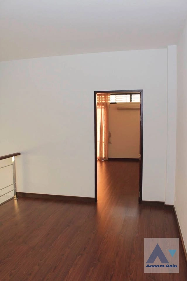 9  4 br Townhouse For Rent in Phaholyothin ,Bangkok BTS Sanam Pao AA39135