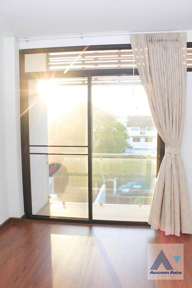 13  4 br Townhouse For Rent in Phaholyothin ,Bangkok BTS Sanam Pao AA39135