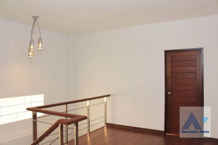 7  4 br Townhouse For Rent in Phaholyothin ,Bangkok BTS Sanam Pao AA39135