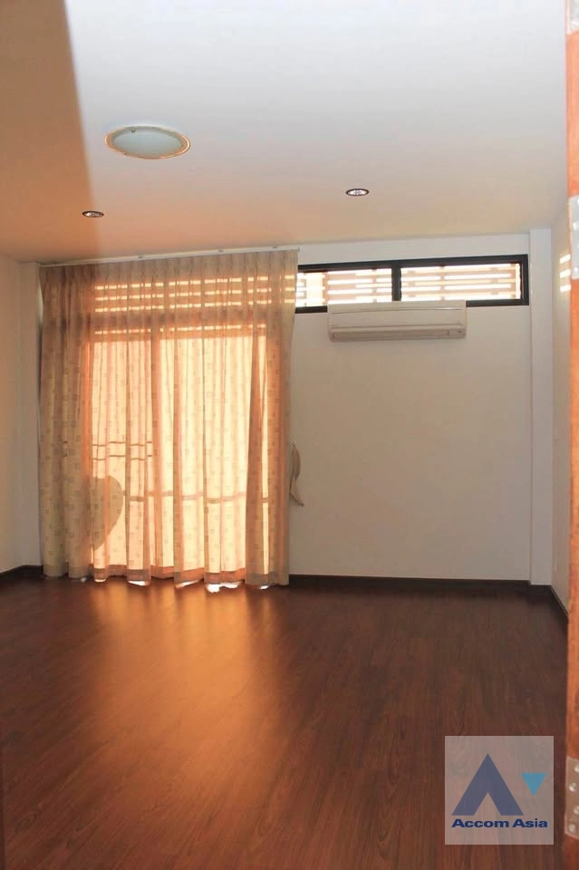 12  4 br Townhouse For Rent in Phaholyothin ,Bangkok BTS Sanam Pao AA39135