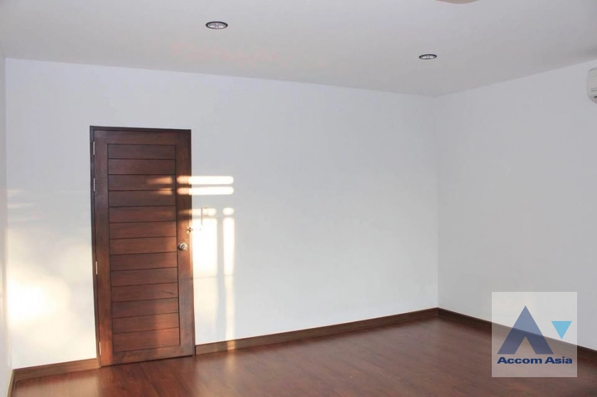 16  4 br Townhouse For Rent in Phaholyothin ,Bangkok BTS Sanam Pao AA39135