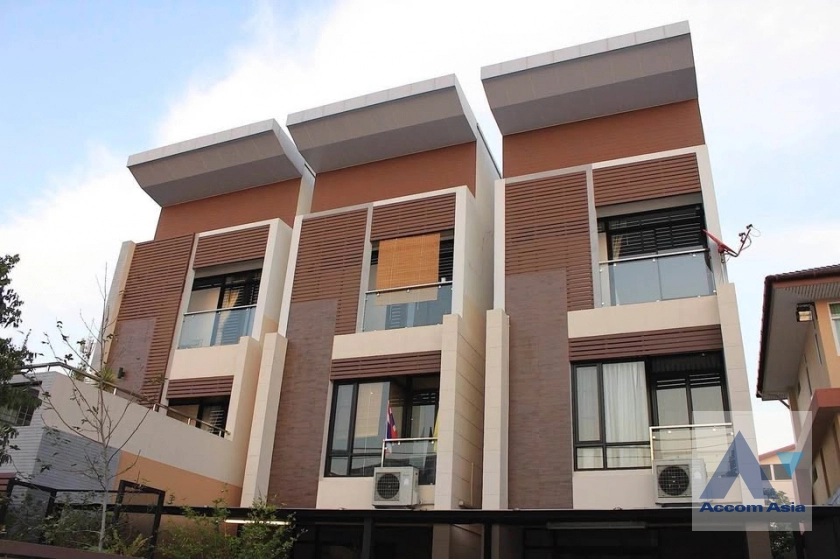 23  4 br Townhouse For Rent in Phaholyothin ,Bangkok BTS Sanam Pao AA39135