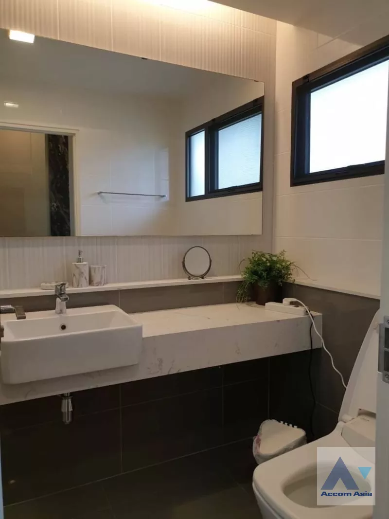 7  4 br House For Rent in Bang Na ,Samutprakan  at Moo Baan Bangna AA39137