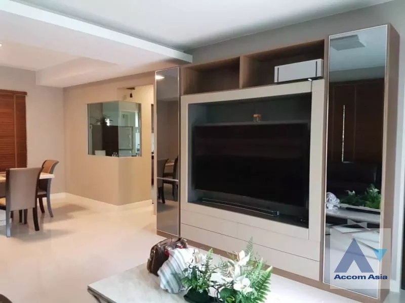 unit 4 Bedrooms  House For Rent in Bang Na, Bangkok  (AA39137)