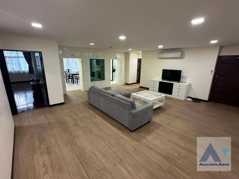 unit 3 Bedrooms  Condominium For Rent in Sukhumvit, Bangkok  near BTS Asok - MRT Sukhumvit (AA39141)