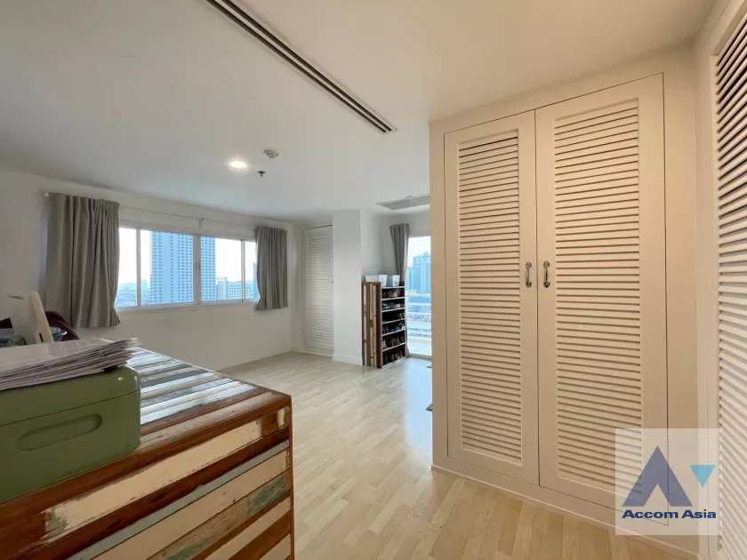 7  2 br Condominium For Sale in Ratchadaphisek ,Bangkok MRT Huai Khwang at The City Living Ratchada AA39142
