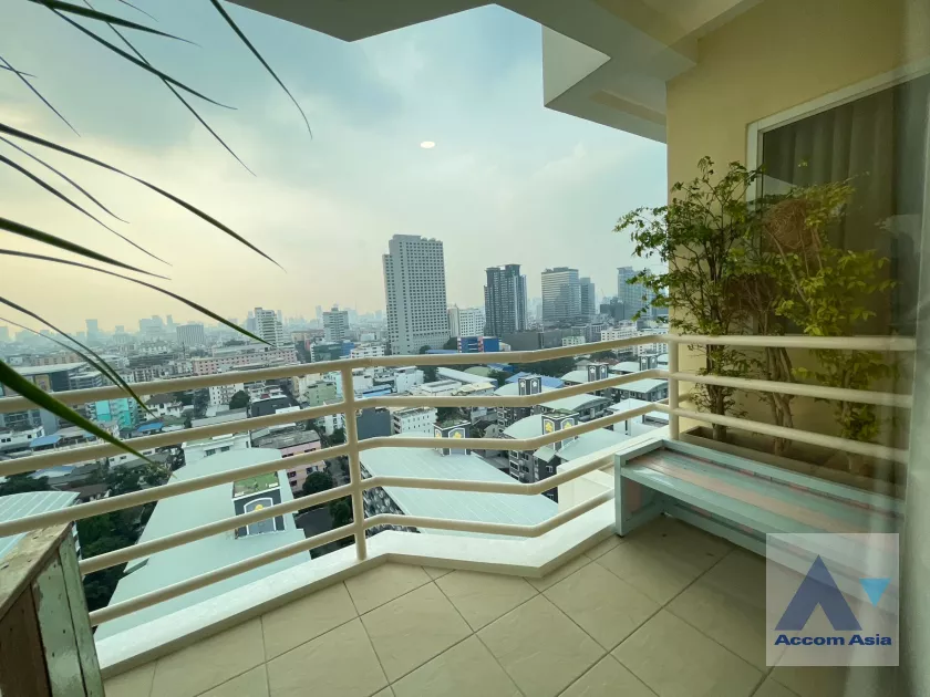 6  2 br Condominium For Sale in Ratchadaphisek ,Bangkok MRT Huai Khwang at The City Living Ratchada AA39142