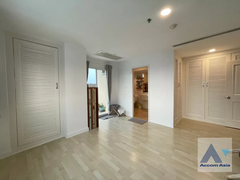 8  2 br Condominium For Sale in Ratchadaphisek ,Bangkok MRT Huai Khwang at The City Living Ratchada AA39142
