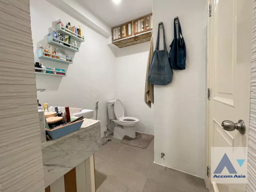 13  2 br Condominium For Sale in Ratchadaphisek ,Bangkok MRT Huai Khwang at The City Living Ratchada AA39142