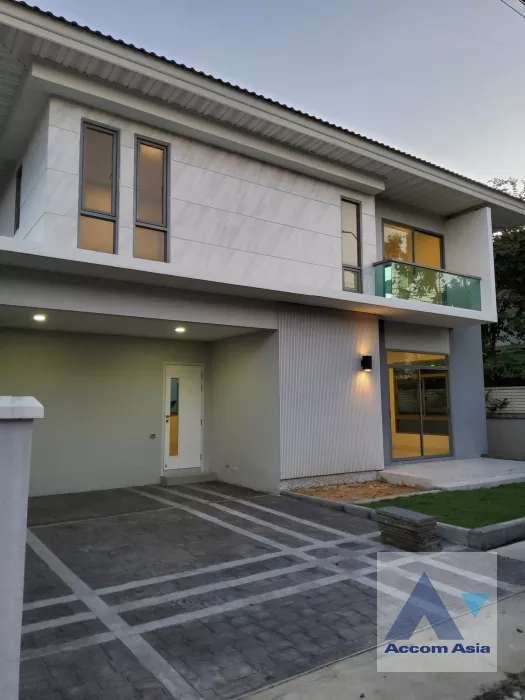  2  4 br House For Sale in Latkrabang ,Bangkok ARL Ban Thap Chang at House AA39143