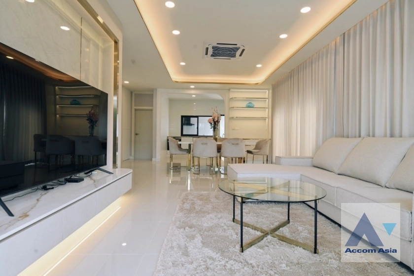 unit 4 Bedrooms  House For Rent in Samutprakan, Samutprakan  (AA39151)