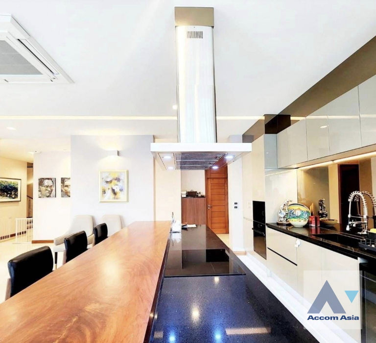 5  6 br House For Sale in Sukhumvit ,Bangkok BTS Phra khanong AA39152