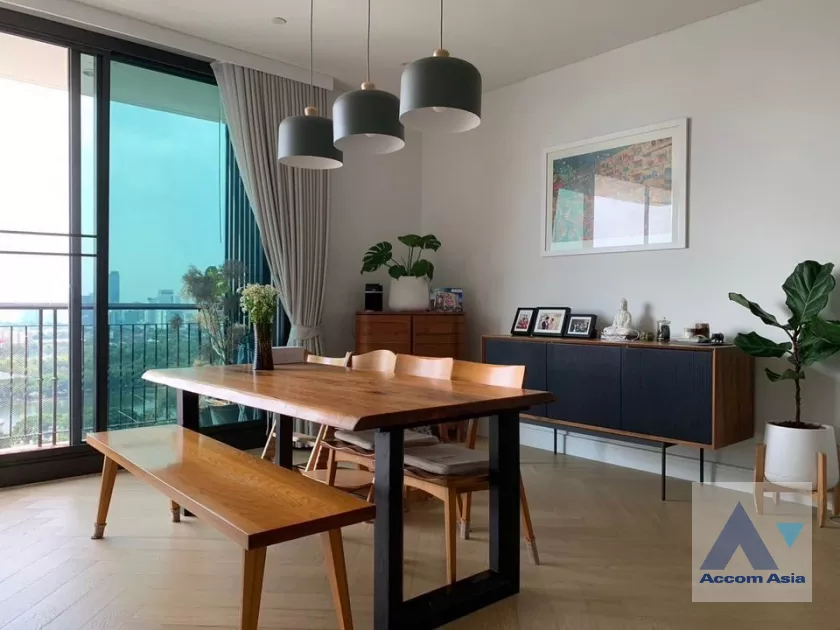 unit 3 Bedrooms  Condominium For Rent in Sukhumvit, Bangkok  near BTS Phrom Phong (AA39165)