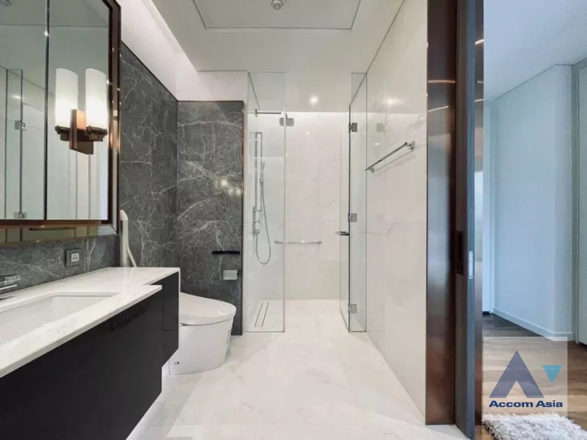 8  1 br Condominium For Rent in Ploenchit ,Bangkok BTS Ploenchit at Sindhorn Tonson AA39166