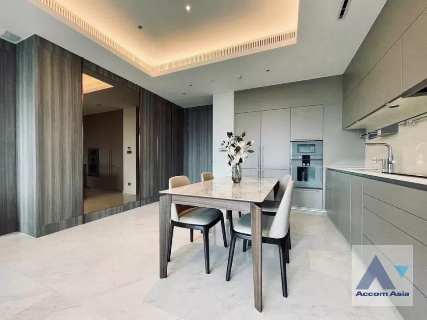 5  1 br Condominium For Rent in Ploenchit ,Bangkok BTS Ploenchit at Sindhorn Tonson AA39166