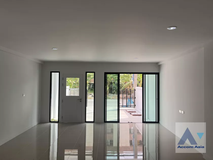 unitHome Office |  3 Bedrooms  Townhouse For Rent & Sale in Bang Na, Bangkok  near BTS Bearing (AA39173)