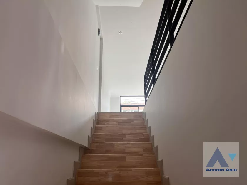 4  3 br Townhouse For Rent in Bangna ,Bangkok BTS Bearing at Deco Home Office AA39173