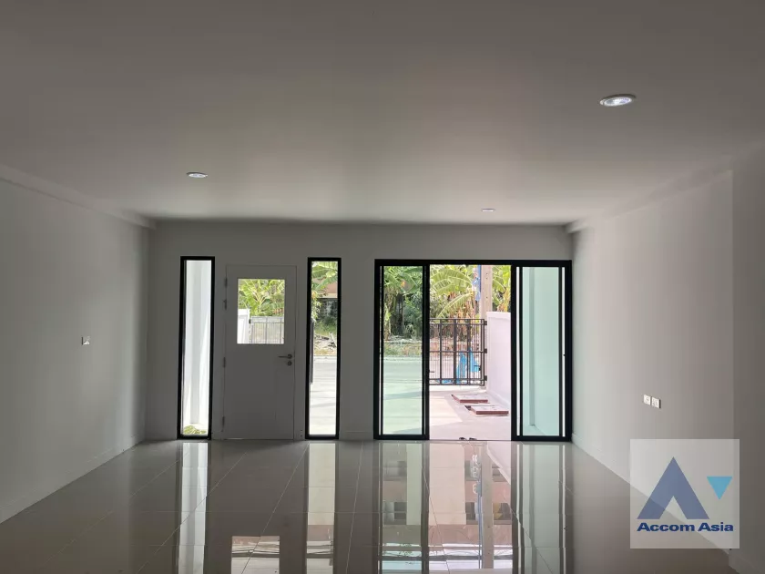Home Office |  3 Bedrooms  Townhouse For Rent in Bangna, Bangkok  near BTS Bearing (AA39174)