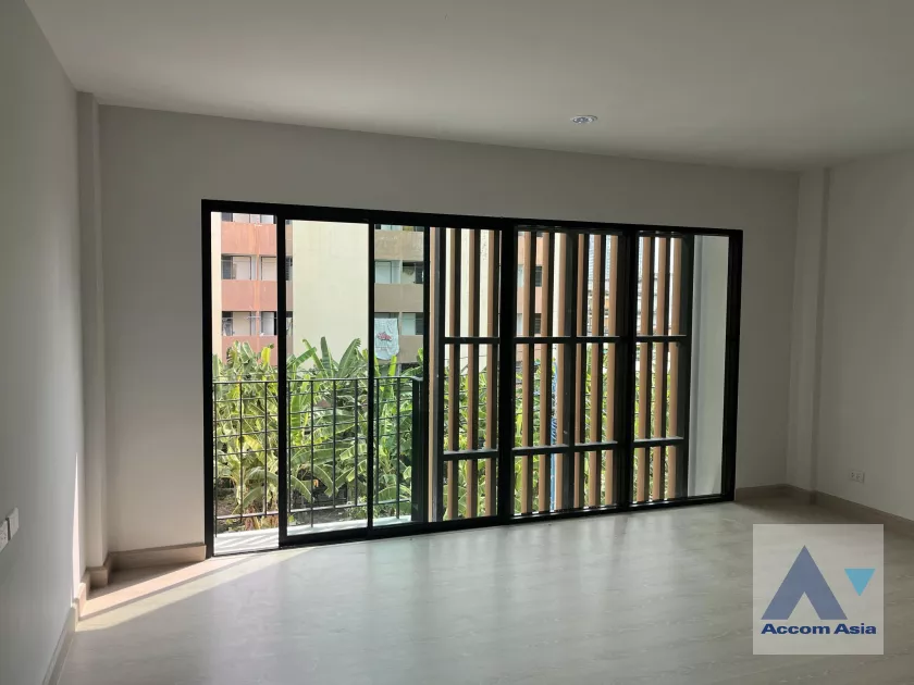 Home Office |  3 Bedrooms  Townhouse For Rent in Bangna, Bangkok  near BTS Bearing (AA39174)