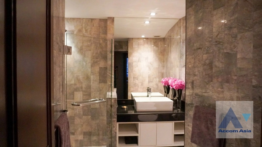 22  3 br Condominium For Sale in Charoen Nakhon ,Bangkok BTS Krung Thon Buri at Supakarn Condominium AA39181