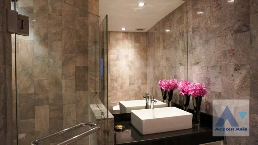 21  3 br Condominium For Sale in Charoen Nakhon ,Bangkok BTS Krung Thon Buri at Supakarn Condominium AA39181