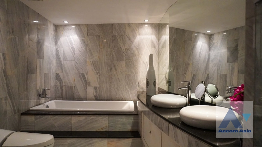 23  3 br Condominium For Sale in Charoen Nakhon ,Bangkok BTS Krung Thon Buri at Supakarn Condominium AA39181