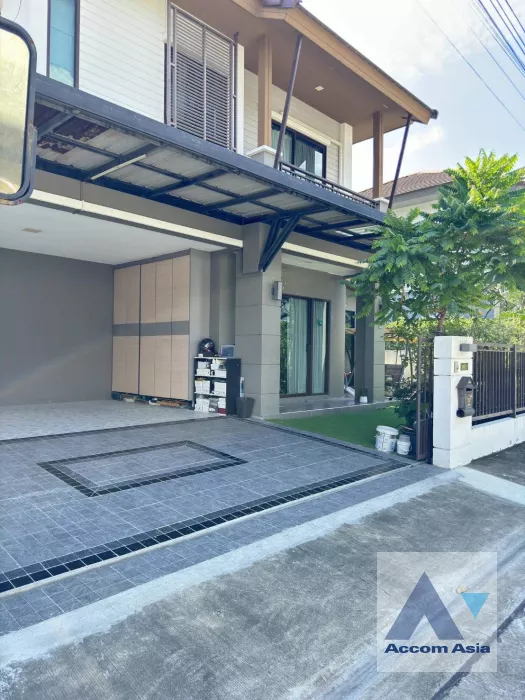 Pet friendly |  3 Bedrooms  House For Sale in Pattanakarn, Bangkok  (AA39184)
