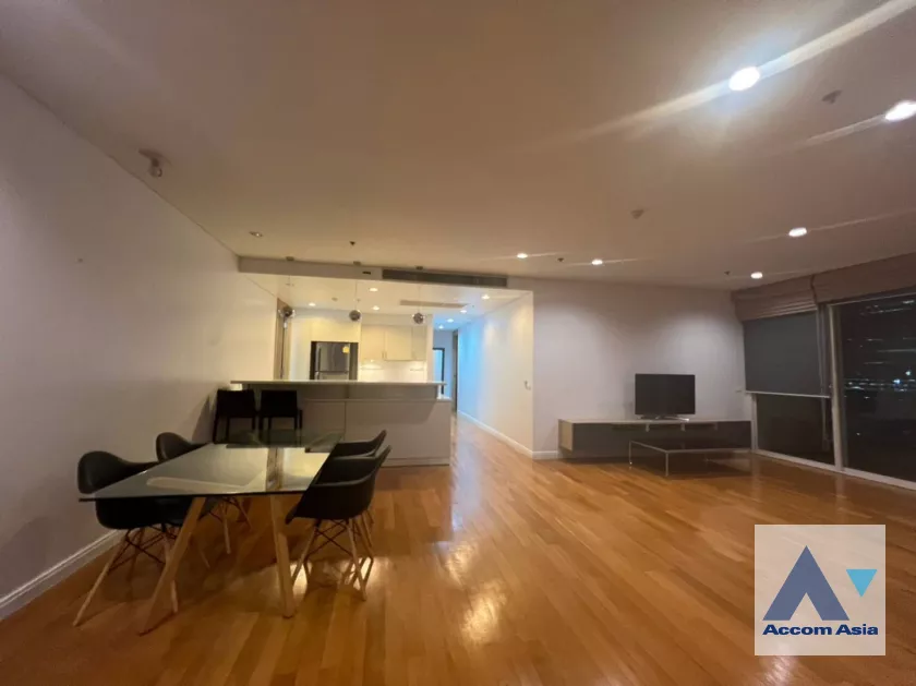 unit 4 Bedrooms  Condominium For Rent in Silom, Bangkok  near BTS Sala Daeng - MRT Silom (AA39190)