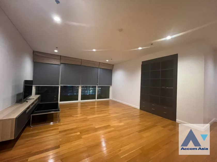 unit 4 Bedrooms  Condominium For Rent in Silom, Bangkok  near BTS Sala Daeng - MRT Silom (AA39190)