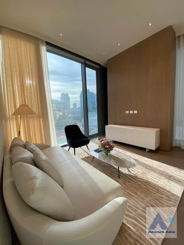 Fully Furnished |  1 Bedroom  Condominium For Rent in Ploenchit, Bangkok  near BTS Chitlom (AA39191)