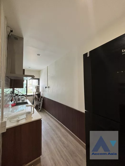 unit 6 Bedrooms  Building For Rent in Sukhumvit, Bangkok  near BTS Thong Lo (AA39192)